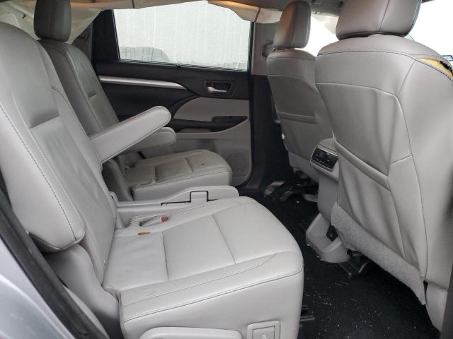 5TDKKRFH6GS507271 - 2016 TOYOTA HIGHLANDER XLE SILVER photo 11