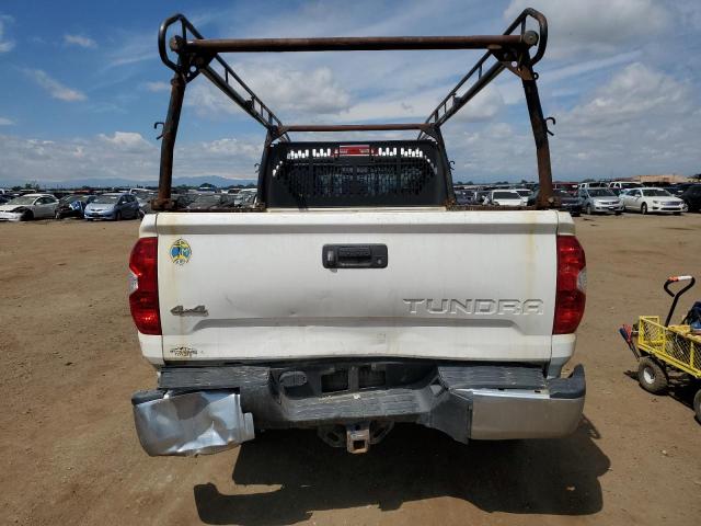 5TFCW5F16HX021219 - 2017 TOYOTA TUNDRA DOUBLE CAB SR/SR5 WHITE photo 6