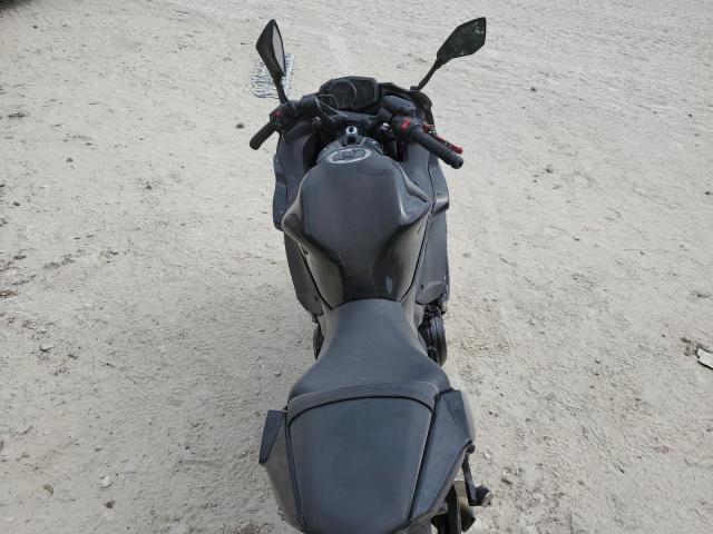 JKAEXEJ19HDA00988 - 2017 KAWASAKI EX650 J შავი ფოტო 6