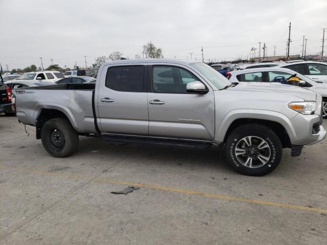 3TMBZ5DN2HM011513 - 2017 TOYOTA TACOMA DOUBLE CAB SILVER photo 4