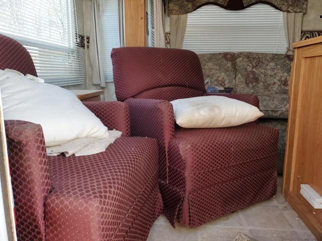 4YDT274244A211100 - 2004 KEYSTONE SPRINTER WHITE photo 5