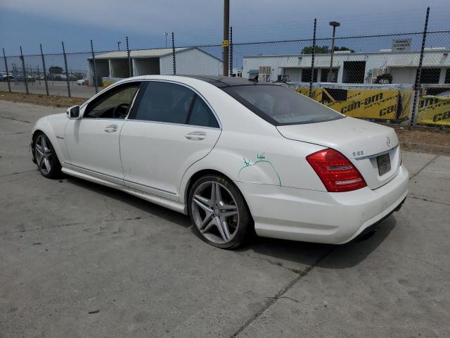 WDDNG7EB1BA380909 - 2011 MERCEDES-BENZ S 63 AMG WHITE photo 2