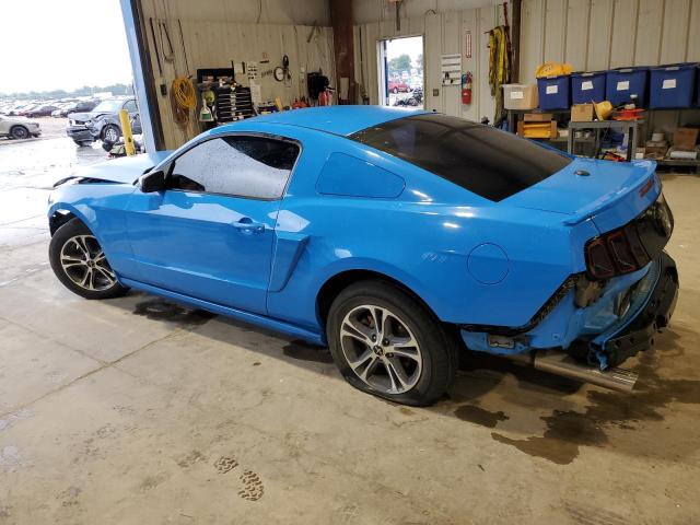 1ZVBP8AM5D5271775 - 2013 FORD MUSTANG BLUE photo 2