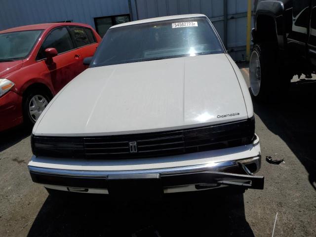 1G3EV1ACXJU300080 - 1988 OLDSMOBILE 98 WHITE photo 5