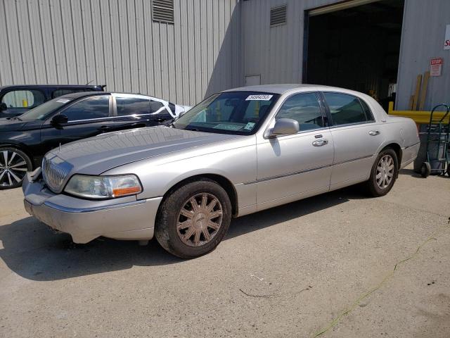 2LNBL8CV2AX751959 - 2010 LINCOLN TOWN CAR SIGNATURE LIMITED SILVER photo 1