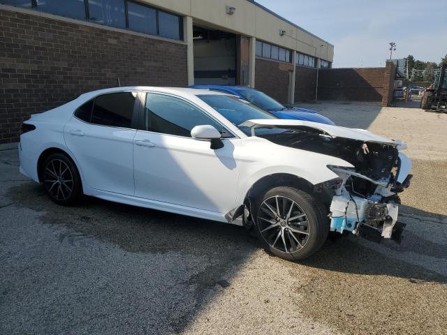 4T1G11AK1RU245022 - 2024 TOYOTA CAMRY SE NIGHT SHADE WHITE photo 4