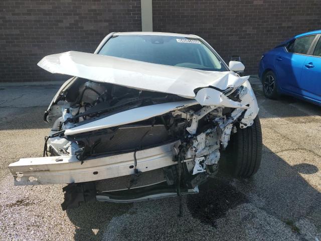 4T1G11AK1RU245022 - 2024 TOYOTA CAMRY SE NIGHT SHADE WHITE photo 5