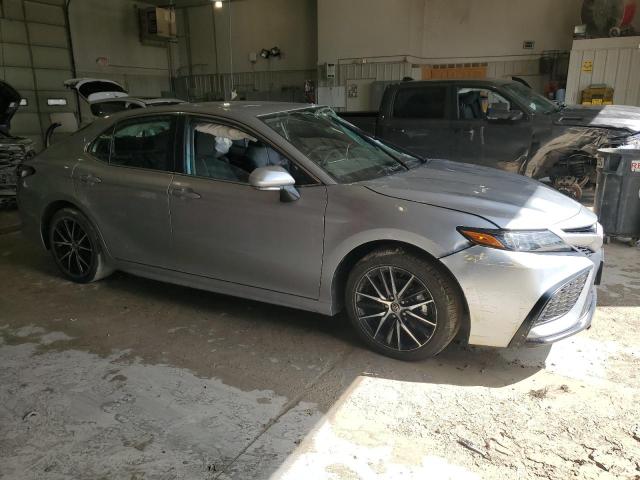 4T1G11AKXNU713419 - 2022 TOYOTA CAMRY SE Gümüş foto 4