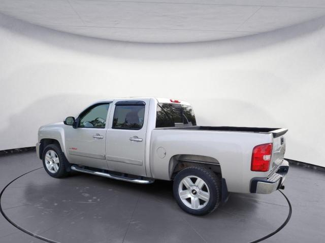 2GCEK13Y471626530 - 2007 CHEVROLET SILVERADO K1500 CREW CAB SILVER photo 2