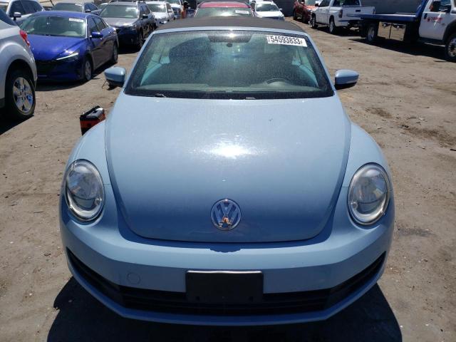 3VW5P7AT2DM823824 - 2013 VOLKSWAGEN BEETLE BLUE photo 5