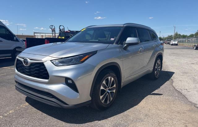 5TDGZRAH2LS509392 - 2020 TOYOTA HIGHLANDER XLE 银色 照片 2