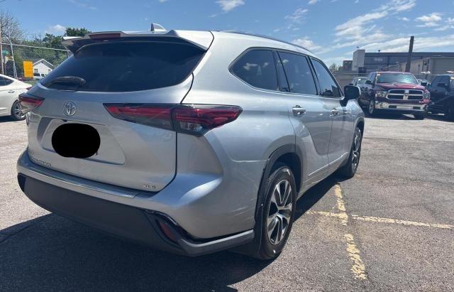 5TDGZRAH2LS509392 - 2020 TOYOTA HIGHLANDER XLE 银色 照片 4