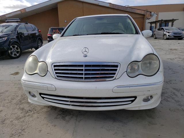 WDBRF61J05A769890 - 2005 MERCEDES-BENZ C 240 WHITE photo 5