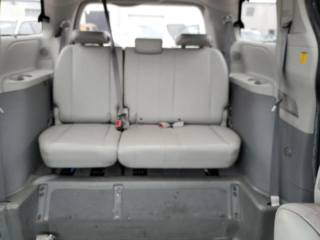 5TDYK3DC5BS142900 - 2011 TOYOTA SIENNA XLE Gümüş fotoğraf 10