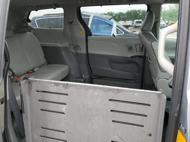 5TDYK3DC5BS142900 - 2011 TOYOTA SIENNA XLE Gümüş fotoğraf 11