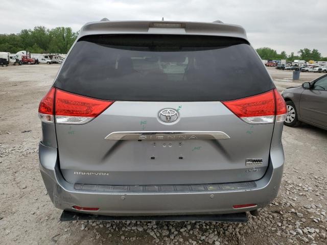 5TDYK3DC5BS142900 - 2011 TOYOTA SIENNA XLE Gümüş fotoğraf 6