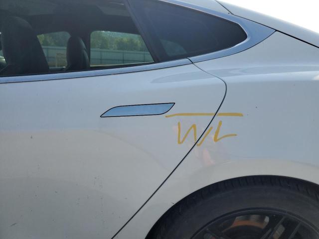 5YJSA1E25GF164880 - 2016 TESLA MODEL S WHITE photo 12