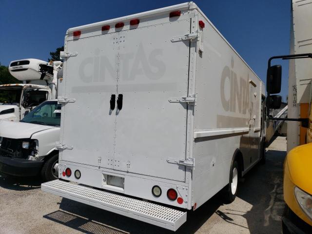 4UZA4FA42YCG84829 - 2000 FREIGHTLINER CHASSIS M LINE WALK-IN VAN WHITE photo 4