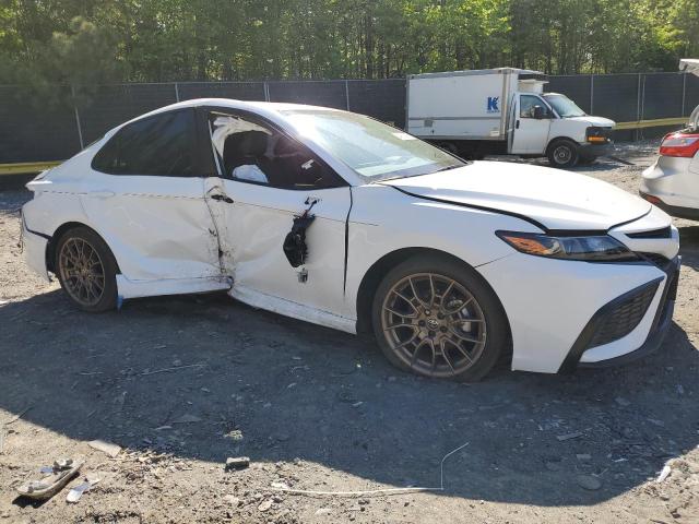 4T1T31AK1RU077357 - 2024 TOYOTA CAMRY SE NIGHT SHADE WHITE photo 4