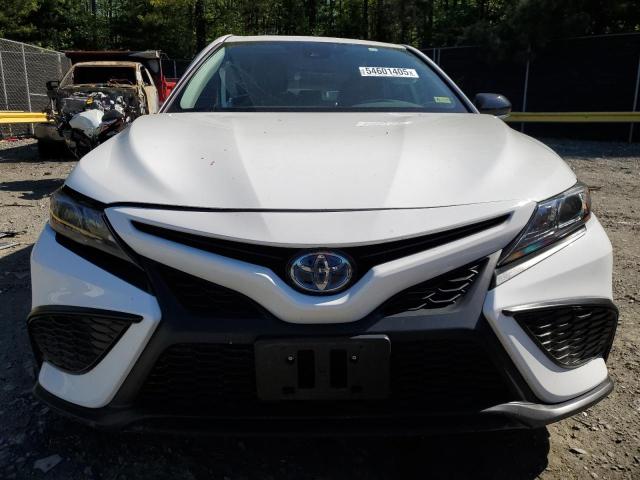 4T1T31AK1RU077357 - 2024 TOYOTA CAMRY SE NIGHT SHADE WHITE photo 5