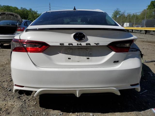 4T1T31AK1RU077357 - 2024 TOYOTA CAMRY SE NIGHT SHADE WHITE photo 6