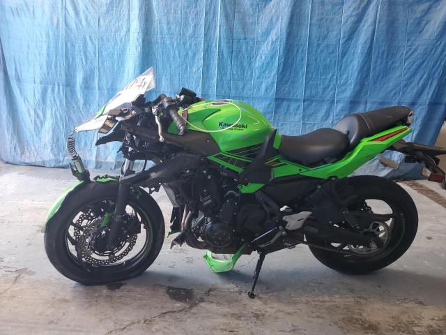 ML5EXEP14RDAB7086 - 2024 KAWASAKI EX650 P GREEN photo 3