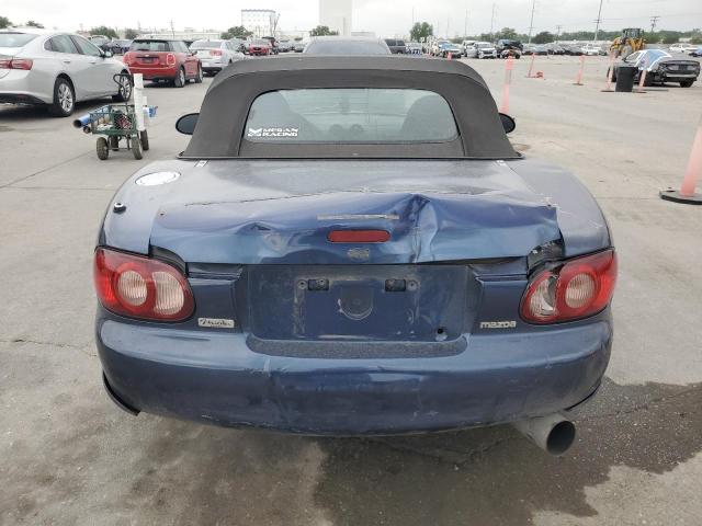 JM1NB353720232005 - 2002 MAZDA MX-5 MIATA BASE BLUE photo 6