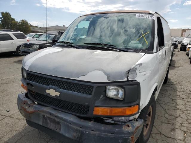 1GCGG25V561262836 - 2006 CHEVROLET EXPRESS CA WHITE photo 2