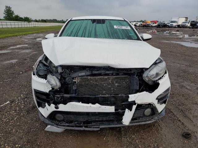 3KPF24AD0KE012561 - 2019 KIA FORTE FE WHITE photo 5