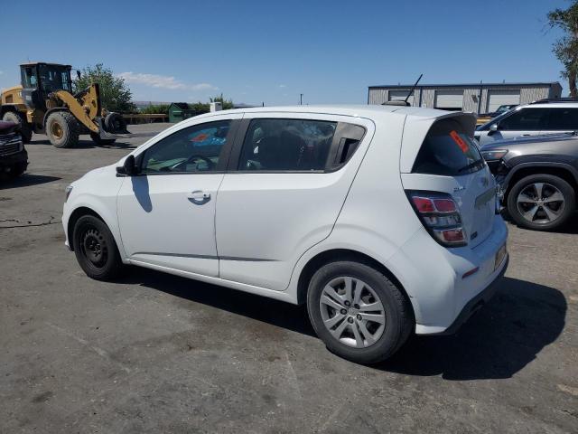 1G1JG6SH8H4175194 - 2017 CHEVROLET SONIC WHITE photo 2