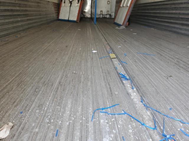 1UYVS1287DM672002 - 2013 UTILITY VS2RA Weiß Foto 5