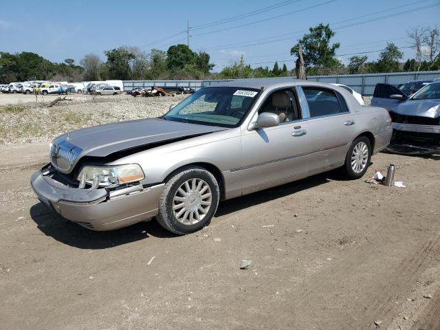 2003 LINCOLN TOWN CAR SIGNATURE, 