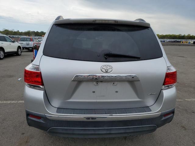 5TDBK3EH9DS202843 - 2013 TOYOTA HIGHLANDER BASE SILVER photo 6