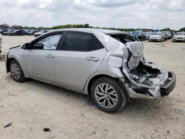 5YFBURHE1JP791650 - 2018 TOYOTA COROLLA L SILVER photo 2