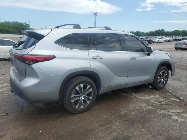 5TDGZRAH3NS541805 - 2022 TOYOTA HIGHLANDER XLE Сріблястий фото 3
