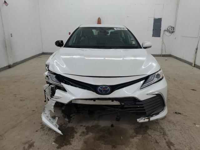 4T1F31AKXPU615290 - 2023 TOYOTA CAMRY XLE WHITE photo 5