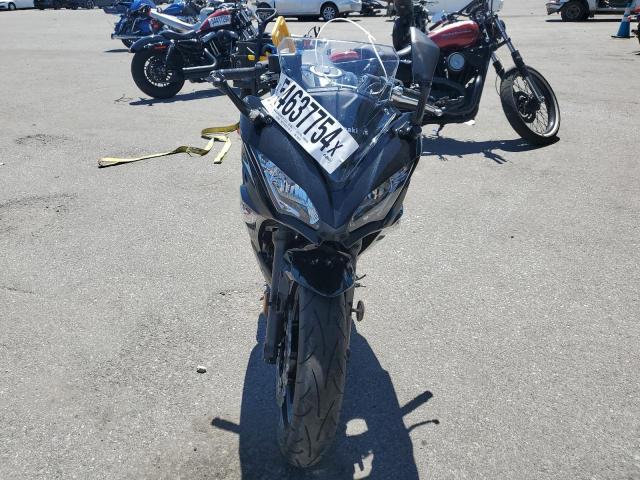 JKAEXEJ14HDA00798 - 2017 KAWASAKI EX650 J შავი ფოტო 2