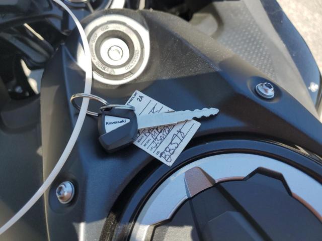 JKAEXEJ14HDA00798 - 2017 KAWASAKI EX650 J შავი ფოტო 8