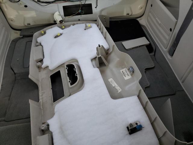 2V4RW4D1XAR231324 - 2010 VOLKSWAGEN ROUTAN S WHITE photo 13