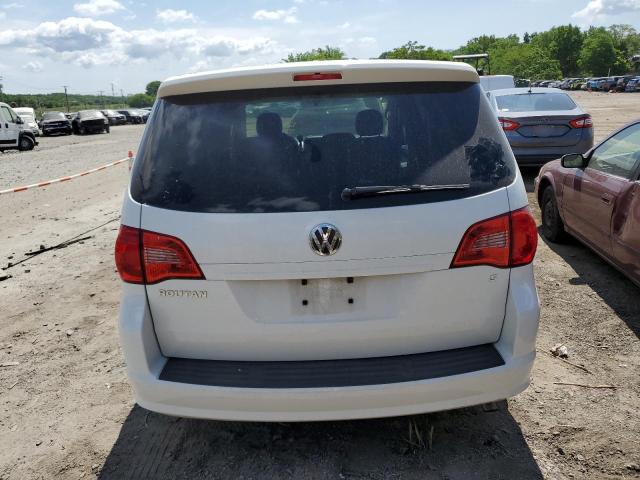 2V4RW4D1XAR231324 - 2010 VOLKSWAGEN ROUTAN S WHITE photo 6