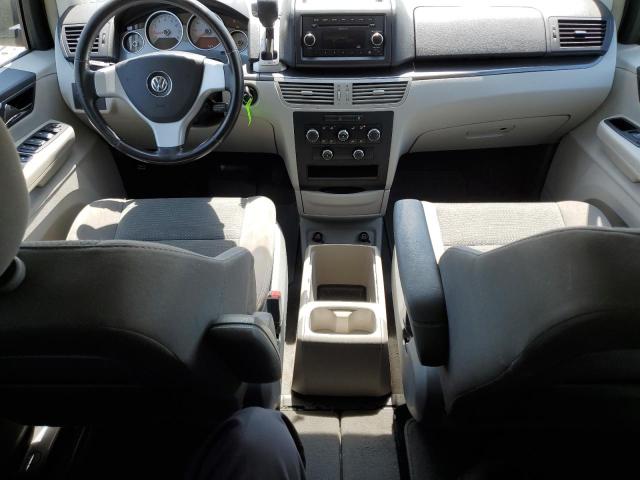 2V4RW4D1XAR231324 - 2010 VOLKSWAGEN ROUTAN S WHITE photo 8