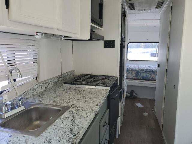 1GBJP37N8R3302056 - 1994 PASSPORT TRAVELTRLR WHITE photo 6