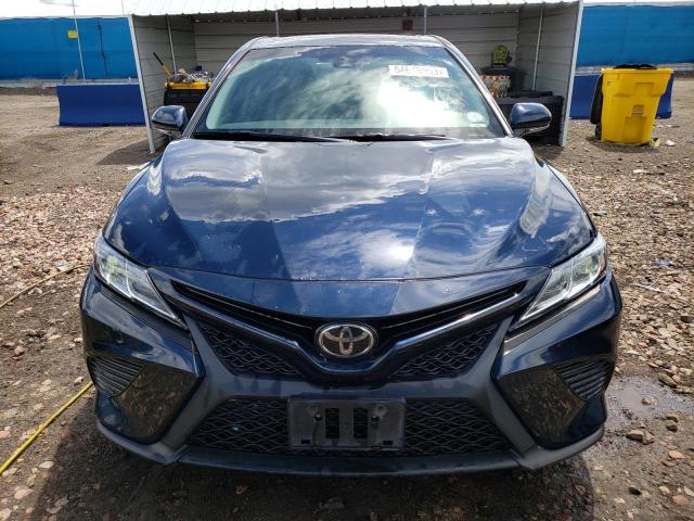 4T1B11HK6JU595363 - 2018 TOYOTA CAMRY L BLUE photo 5