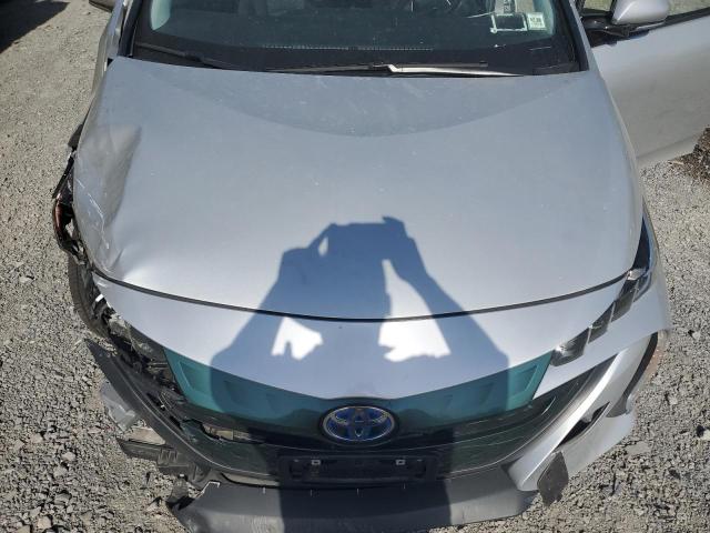JTDKARFP3J3088721 - 2018 TOYOTA PRIUS PRIM 银色 照片 11