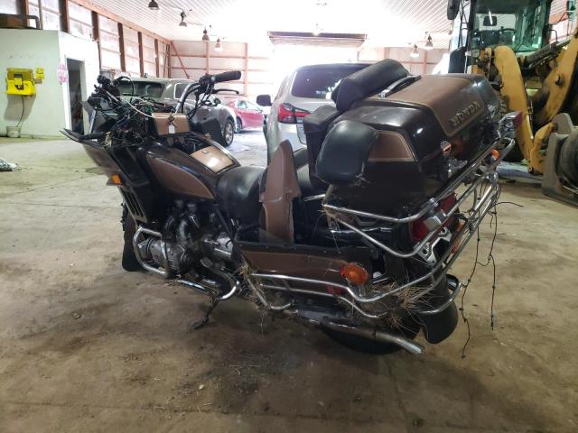 1HFSC0221DA331027 - 1983 HONDA GL1100 A BROWN photo 3