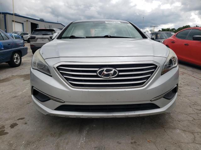 5NPE24AF1HH492868 - 2017 HYUNDAI SONATA SE SILVER photo 5