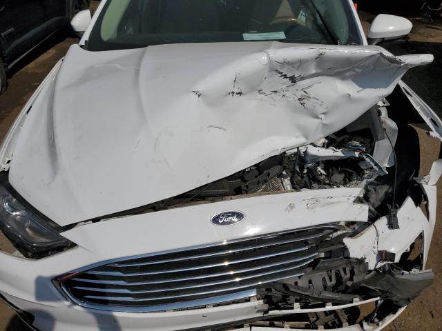 3FA6P0HD9KR136469 - 2019 FORD FUSION SE WHITE photo 11