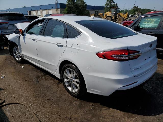 3FA6P0HD9KR136469 - 2019 FORD FUSION SE WHITE photo 2