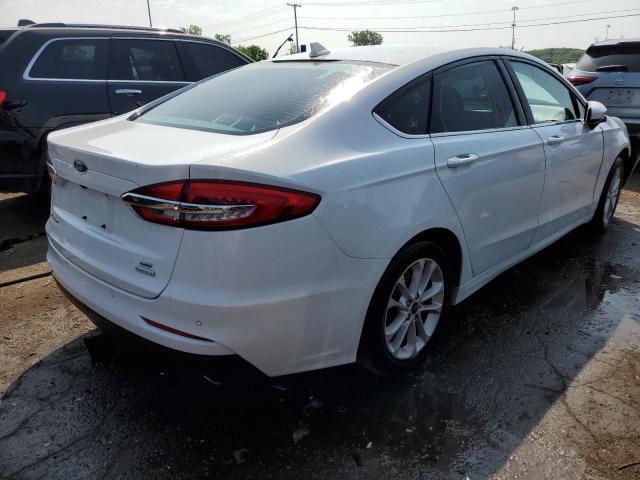 3FA6P0HD9KR136469 - 2019 FORD FUSION SE WHITE photo 3