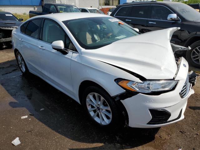 3FA6P0HD9KR136469 - 2019 FORD FUSION SE WHITE photo 4